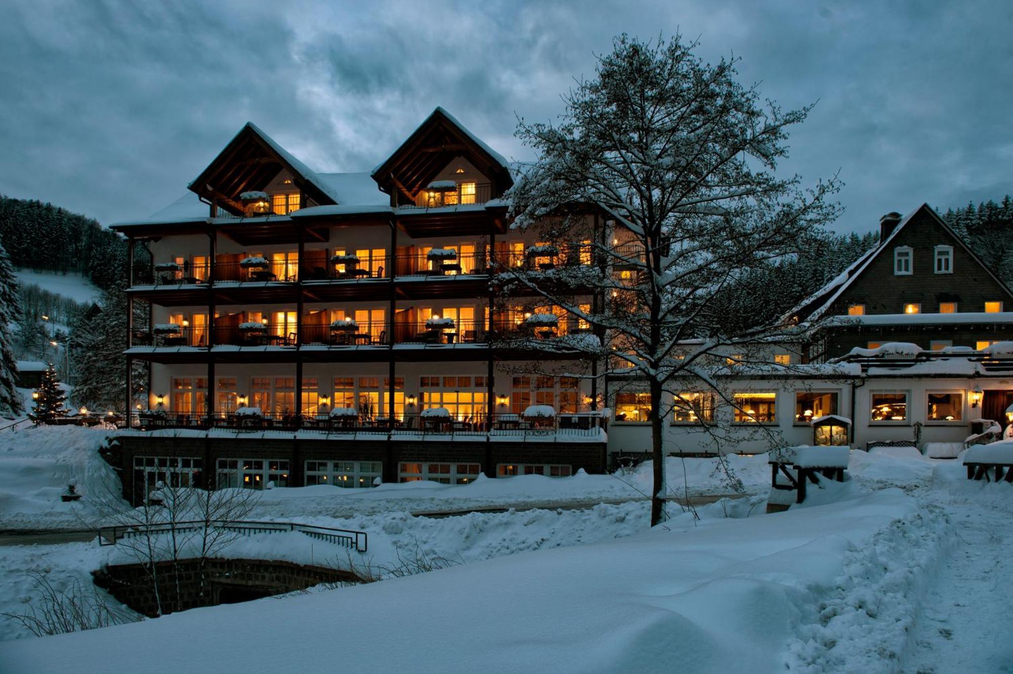 Land- Und Kurhotel Tommes Nordenau Exterior photo